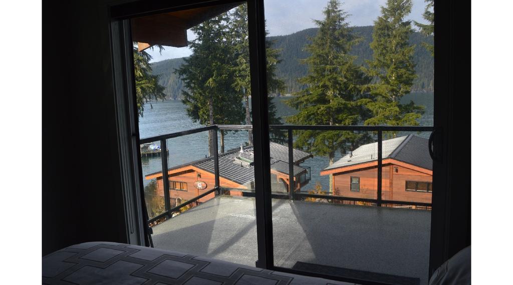 Pair-A-Dice Cottage Port Renfrew Habitación foto